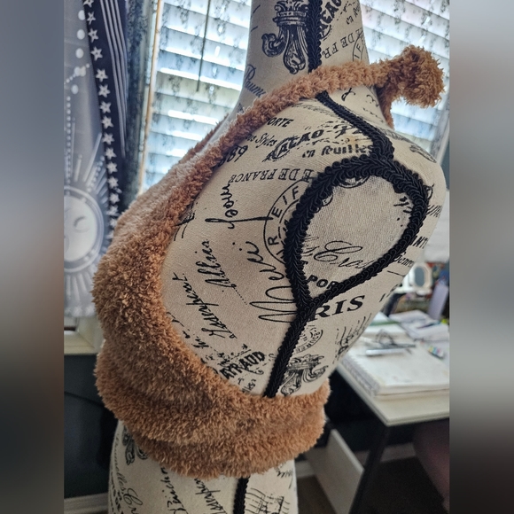 SKIMS Cozy Knit Halter Bra Top - Picture 3 of 14